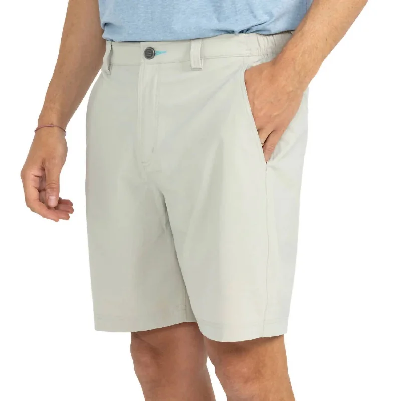 Utility Short 7.5" In Stone Khaki Polished Men's Satin